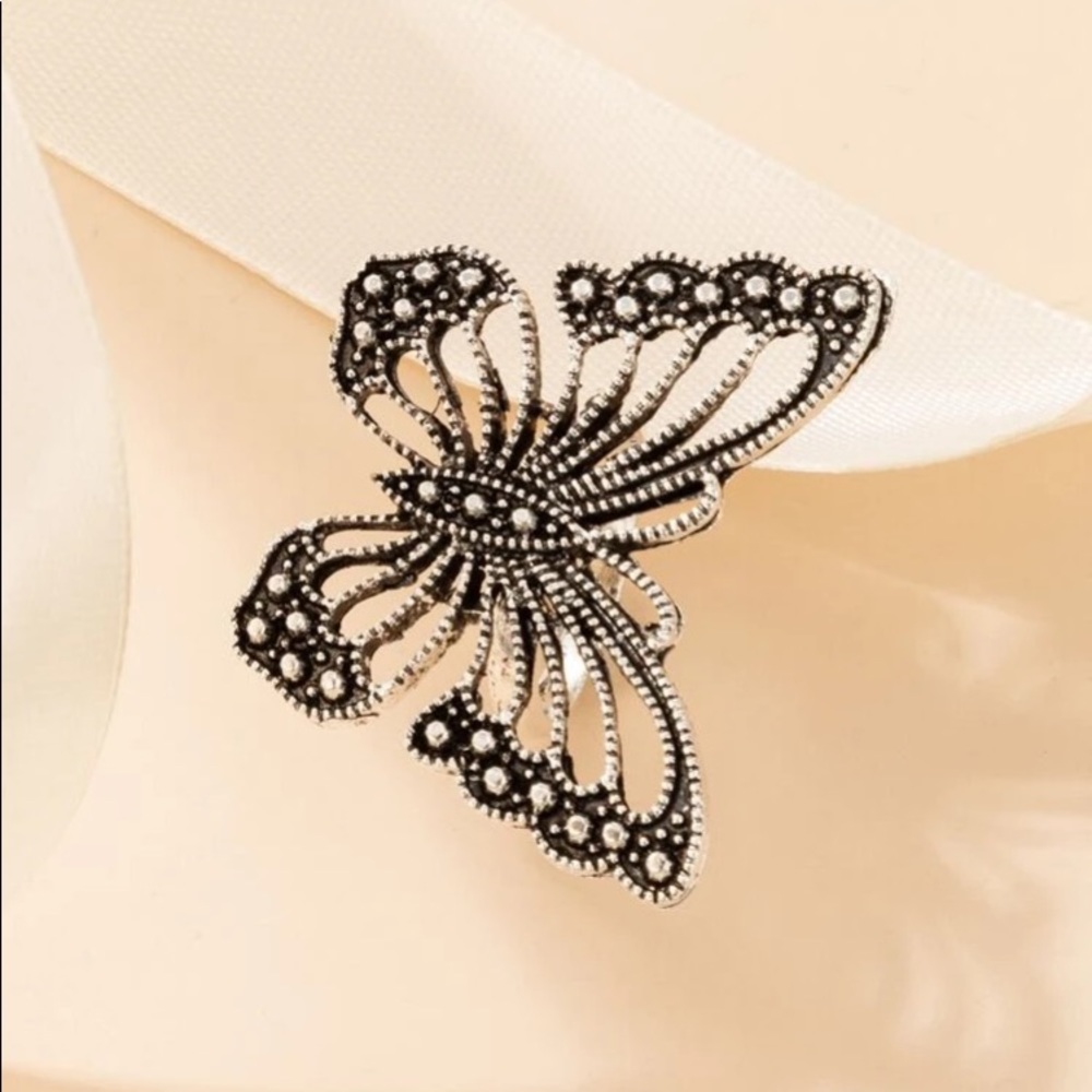 ๐ฆ Butterfly Ring ๐ฆ - Picture 3 of 5